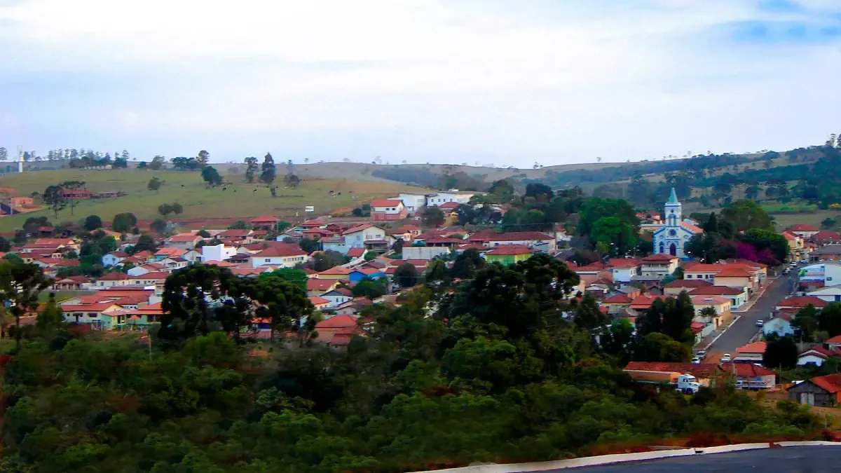Vista da cidade de Pardinho, São Paulo